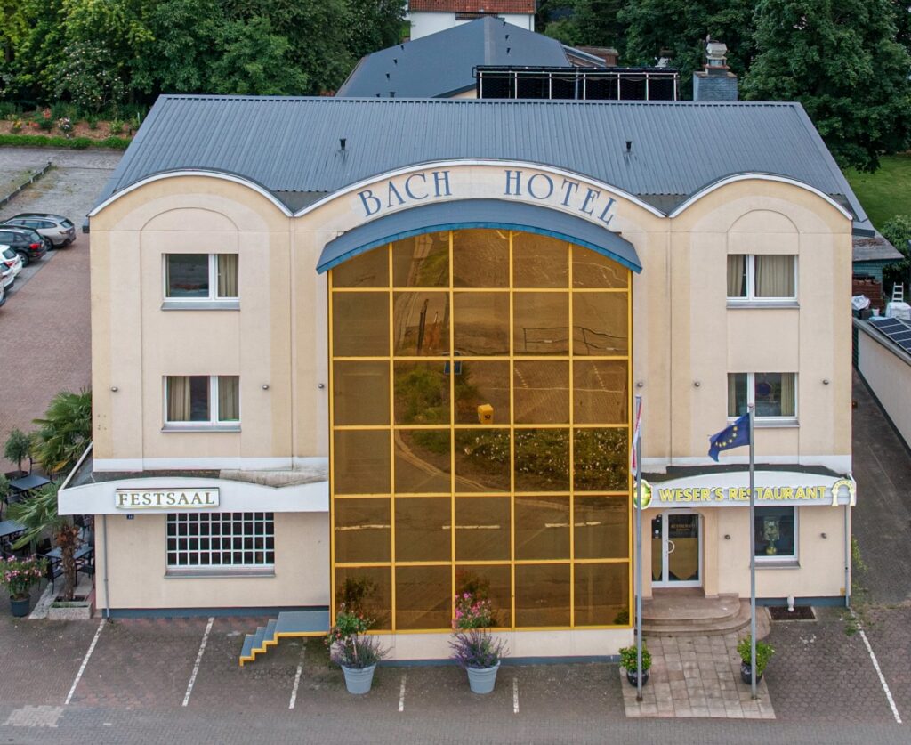 Bach Hotel Frontal